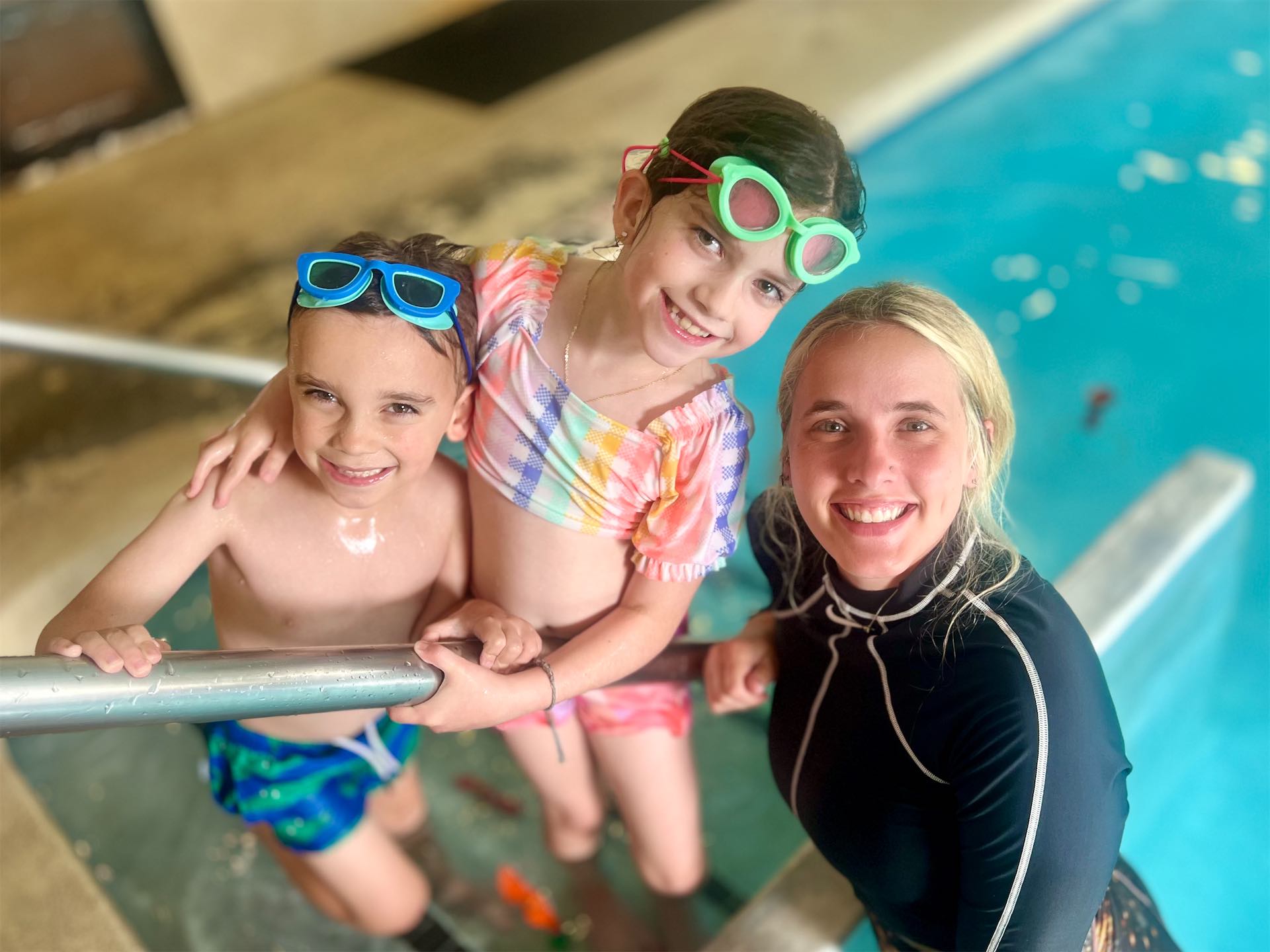Kids cheering after completing a swim milestone at Like a Fish